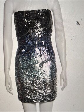 Alice Olivia  Strapless Sequin Mini Dress in Black & Silver size 4 nwt read
